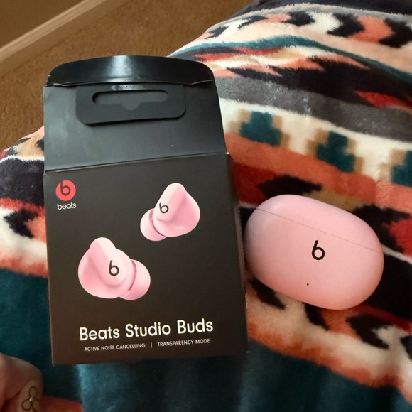 Beats Pink Wireless Earbuds with Charging Case - Picture 4 of 6